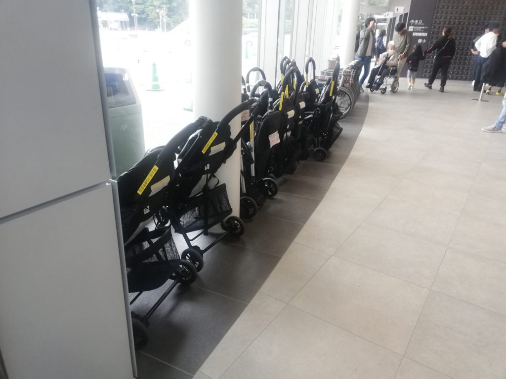 福井県立恐竜博物館　ベビーカー