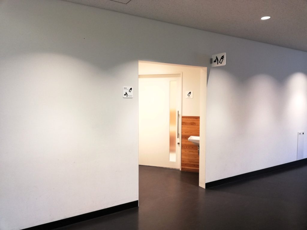 おむつ替えスペース　授乳室