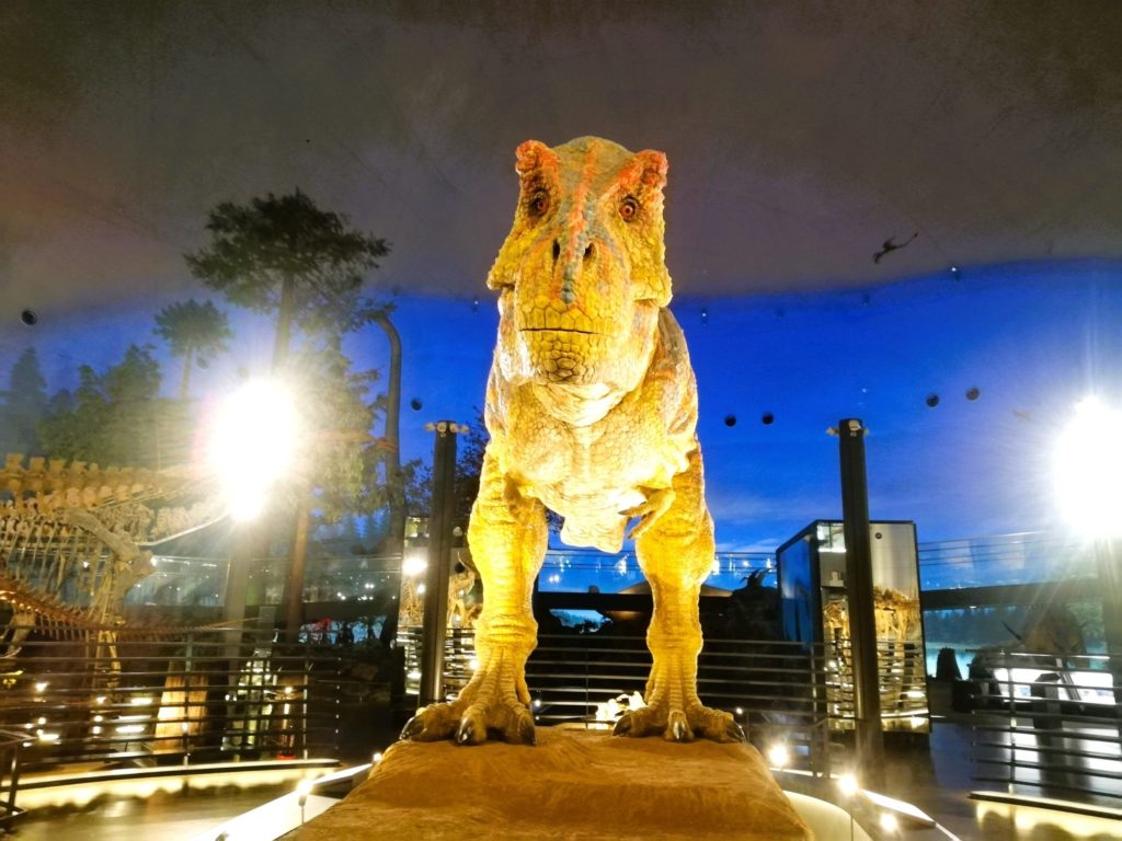 ティラノロボット正面