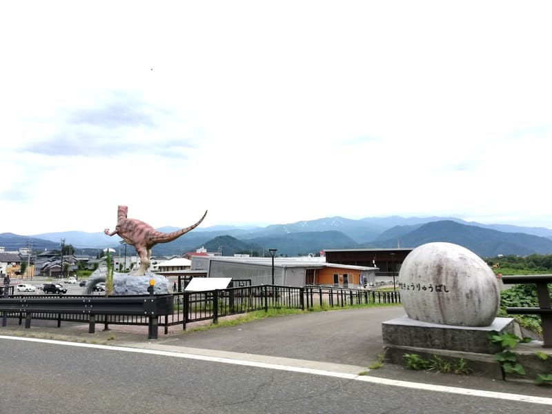 九頭竜川の恐竜橋と道の駅恐竜渓谷かつやま