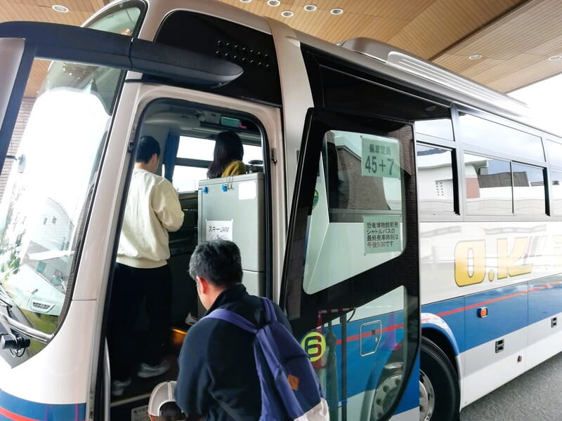 無料のシャトルバス