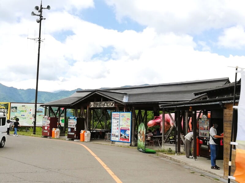 無料休憩所横にあるレインボーハウス