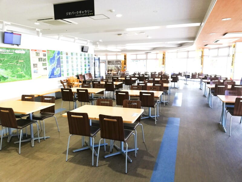 ザウルスキッチンのテーブル席